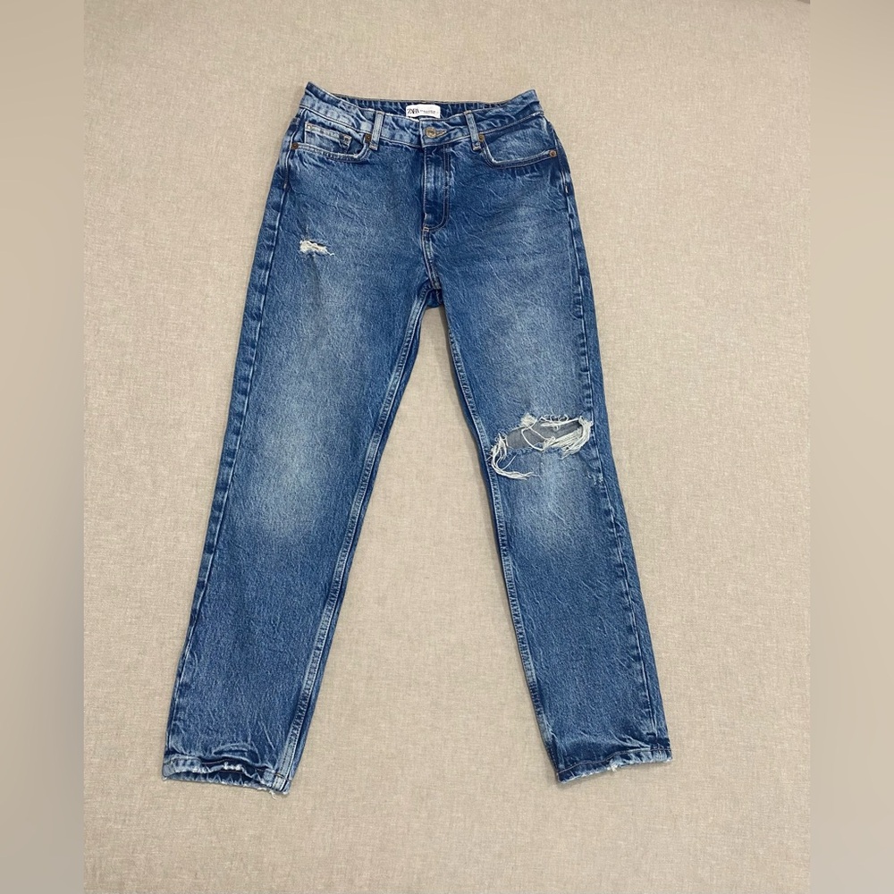 Zara, Women's Tapered Jeans, Fit Style, Size 30 Blue Denim
Classic